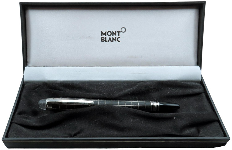 MONTBLANC -Penna roller- Starwalker. Corpo e cappuccio in resina grigia con fini...