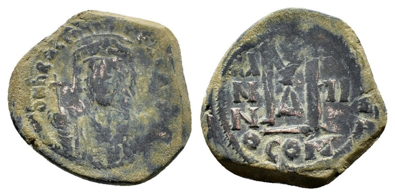 HERACLIUS (610-641). Constantinople.Follis.

Obv : D N hERACLI PERP AVG.
Helmete...