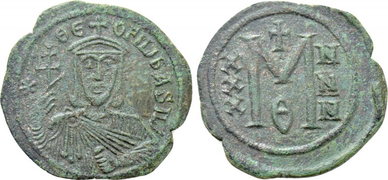 THEOPHILUS (829-842). Follis. Constantinople. 

Obv: ✷ ΘЄOFIL ЬASIL. 
Crowned...