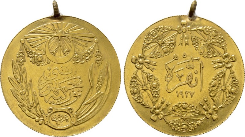 TURKEY. GOLD 100 Kurush (1927). "Monnaie de Luxe" type. 

Obv: Legend within w...