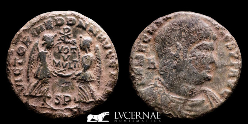 Roman Empire - Magnentius (350 - 353 A.D.) 
Bronze maiorina (4.54 g., 20 mm..) f...