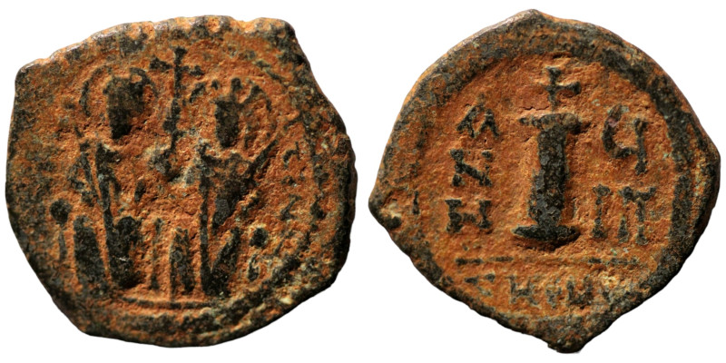 Justin II. (565-578 AD). 10 Nummi. (19mm, 2,90g) Obv: Justin and Sophia enthrone...