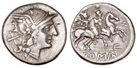 Anónimo. Denario. AR. (200-190 a.C.). A/Cabeza de Roma a der., detrás X. R/Los Dioscuros a caballo a der., encima estrellas, debajo tridente y en exer...