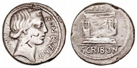 Scribonia. Denario. AR. Roma. (62 a.C.). A/Cabeza diademada de Bonus Eventus a der., detrás (LIBO) y delante BON· EVENT. R/Pozo scriboniano adornado, ...