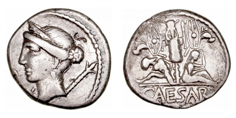 Julio César. Denario. AR. (44 a.C.). A/Cabeza diademada de Venus a izq. entre (l...