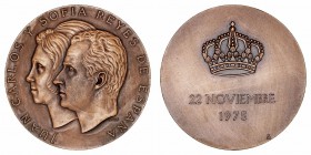 Juan Carlos I. Medalla. AE. 1975. Juan Carlos I y Sofía Reyes de España. FNMT. Grabador Marín. 164.51g. 80.00mm. MBC+.