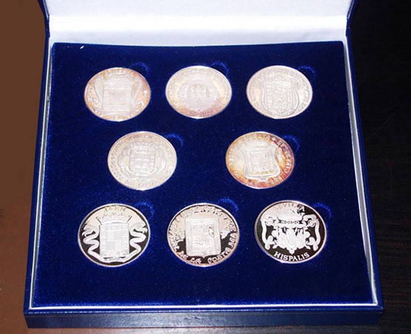Medalla. AR. Provincias Andaluzas. Estuche de 8 medallas. Plata 999 mil. (27.50g...