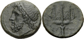 Sizilien. 
Syrakus. 
Hieron II., 275-215 v. Chr. Bronze. Kopf des Zeus mit Diadem n.l. Rv. Dreizack zwischen Delphinen. 7,68 g. 21 mm. Calciati&nbsp...