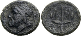 Sizilien. 
Syrakus. 
5. Republik 214-212 v. Chr. Kleinbronze. Bärtiger Poseidonkopf mit Diadem n.l., dahinter Falx (Rebmesser). Rv. Dreizack, darunt...