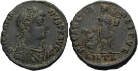 Kaiserzeit. 
Gratianus, 367-383. Bronze (AE II), 379-383 Antiochia. Drap., gep. Büste mit Perlendiadem n. r. Rv. REPARATIO REI PVB/ ANTA Der Kaiser s...