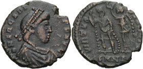 Kaiserzeit. 
Arcadius, 383-408. Bronze (AE III), 395-401 Nicomedia. Drap., gep. Büste mit Perlendiadem n. r. DN ARCADIV-S PF AVG Rv. VIRTVS EXERCITI/...