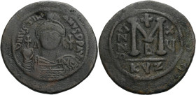 Iustinianus I., 527-565. Bronze-Follis, 541-542 Cyzicus. DN IVSTINI-ANVS PP AV Büste frontal mit Helm, Panzer und Paludamentum; er hält in der Rechten...