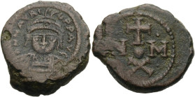 Mauricius Tiberius, 582-602. Dekanummium 597-602 Karthago. Büste mit Helm frontal. DN MAVRI PP AVG Rv. N-M um Zentralpunkt, darüber Kreuz, darunter X;...