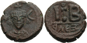 Heraclius, 610-641. Dodekanummion 618-628 Alexandria. Frontalbüste des Xusro II. zwischen Halbmond und Stern. Rv. Großes I B, dazwischen Kreuz auf Kug...