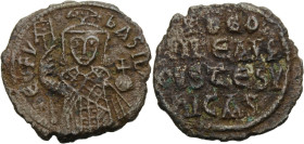 Theophilos, 829-842. Bronze- Halbfollis, 830-842 Syrakus. Büste frontal im Loros, mit Helm, Labarum und Kreuzglobus haltend. Rv. 4 Zeilen Schrift. 3,4...