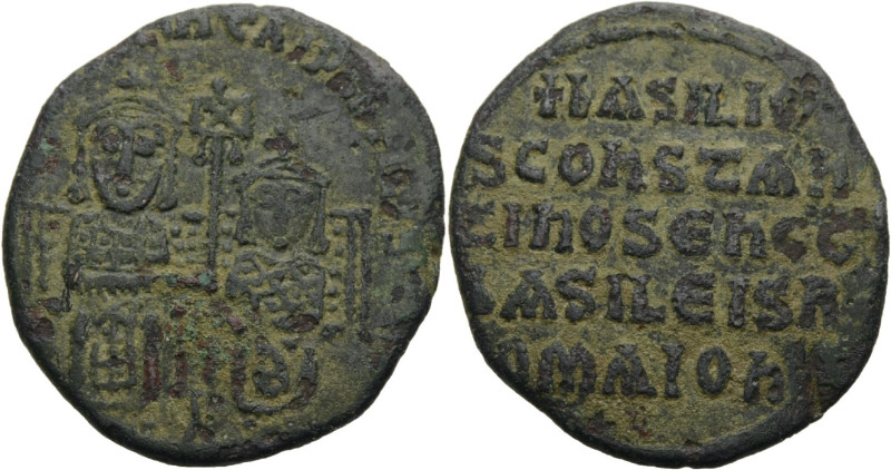 Basilios I., 867-886. Bronze-Follis, mit Constantinus. Basilios l. und der viel ...