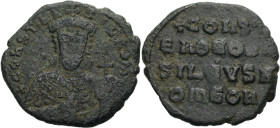 Konstantinos VII. und Romanos I., 920-944. Follis, Konstantinopel, 931-944. Unbärtige Büste frontal mit Kreuzkrone und Loros, Labarumszepter in der Re...