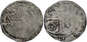 Lorsch, Abtei. 
Halbbrakteat. Die Brustbilder des Abtes und des hl. Nazarius (kaum ausgeprägt). Rv. Kreuz, in drei Winkeln je ein Ring mit Kreuz und ...