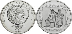 Griechenland. 
REPUBLIK seit 1973. 500 Drachmen 1993 auf 2500 Jahre Demokratie. Abbildung einer Athener Tetradrachme. Rv. Stehende Frau bekränzt eine...