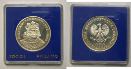 Polen, Königreich. 
VOLKSREPUBLIK, 1945-1989. 200 Zloty 1980. Gekröntes Brustbild Boleslaw I. Chroby schräg n. r. Rv. Adler. 33 mm; 17,6 g. KM&nbsp;1...