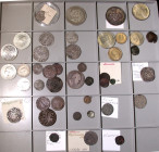 LOTS. 
Rest einer Sammlung. Münzen des 11. bis 20. Jahrhunderts, dabei Philipp II. 1/5 Taler 1566 Antwerpen, Philipp III. 4 Reales 1617 (?) Potosi, G...
