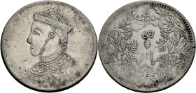 China. 
Reichsmünzen. 
Rupie, Silber o. J (1911-1933) Chengdu. Für den Handel mit Tibet. Der Kaiser ohne Kragen n.l. Rv. Inschrift auf Chinesisch, s...