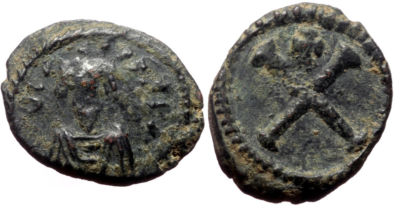 Tiberius II Constantine (578-582) AE Decanummium (Bronze, 2.37g, 17mm) Constanti...