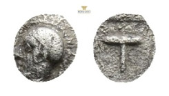 ARKADIA. Tegea. (Circa 423-400 BC). AR Tetartemorion. 0,22 g. 6,6 mm.
Obv: Helmeted head of Athena left.
Rev: Large T within shallow incuse square....