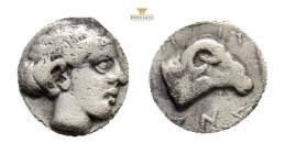 MYSIA. Pitane. Obol (Circa 400-350 BC)
Oby.Fermale head right.
Rev.NITANA
Head of ram right within incuse square.
0,53g, 7,9 mm,.