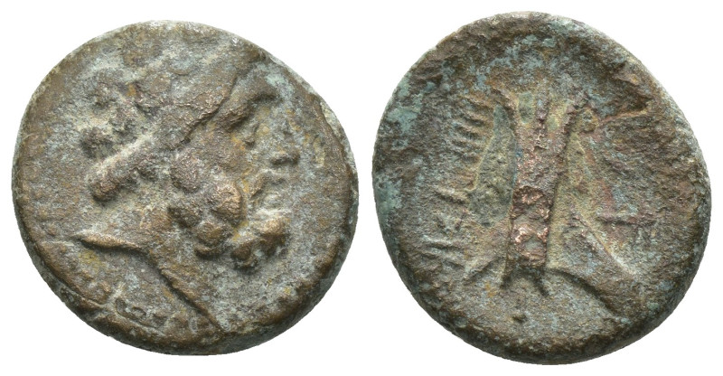 Phoenicia. Arados. (137-51 BC) Æ Bronze. Obv: laureate head of Zeus right. Rev: ...