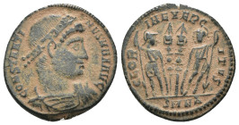 Constantinus I. (307-337 AD). Æ Follis. Nicomedia. Obv: CONSTANTINVS NOB C. diademed bust of Constantinus I. right. Rev: GLORIA EXERCITVS. two soldier...