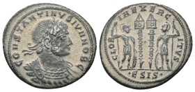 Constantinus I. (307-337 AD). Æ Follis. Siscia. Obv: CONSTANTINVS NOB C. diademed bust of Constantinus I. right. Rev: GLORIA EXERCITVS. two soldiers h...