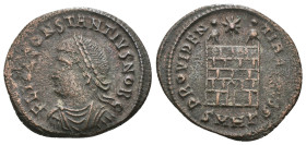 Constantinus I. (307-337 AD). Follis. Heraclea. Obv: CONSTANTINVS NOB C. laureate bust of Constantinus left. Rev: PROVIDENTIAE CAESS. Campgate with tw...