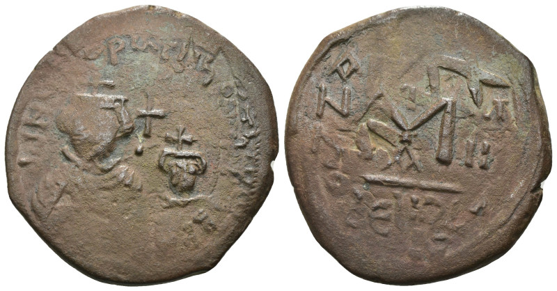 Justin II. and Sophia. (565-578 AD). Follis. Constantinople. Obv: Justin II. and...