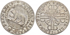 SPEZIALSAMMLUNG BERN 
 Taler 1679. 
 Av. Rundes Berner Wappen in verzierter Einfassung. Das Feld oberhalb und unterhalb des Bären ist schraffiert. U...