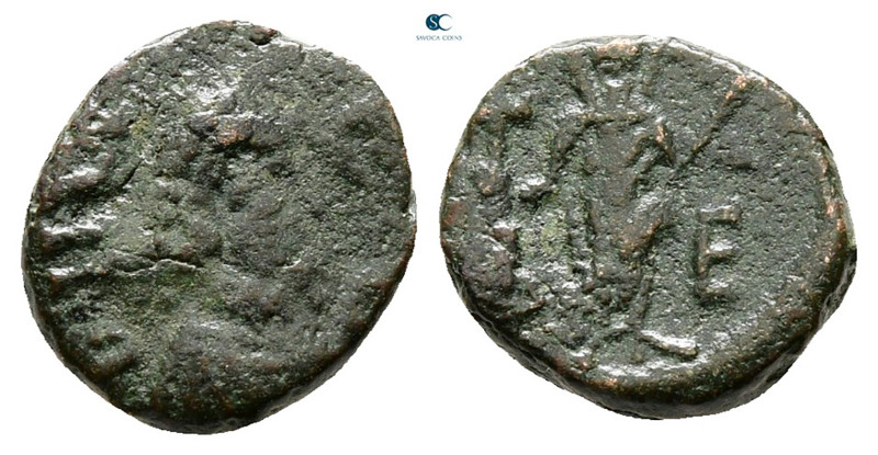 Leo I with Verina AD 457-474. Uncertain mint
Nummus Æ

11 mm, 1,19 g



F...