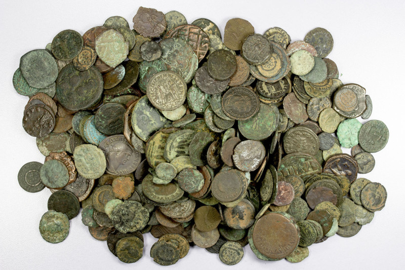 ROMAN EMPIRE: LOT of 221 bronzes, from various rulers from the early empire (Aug...