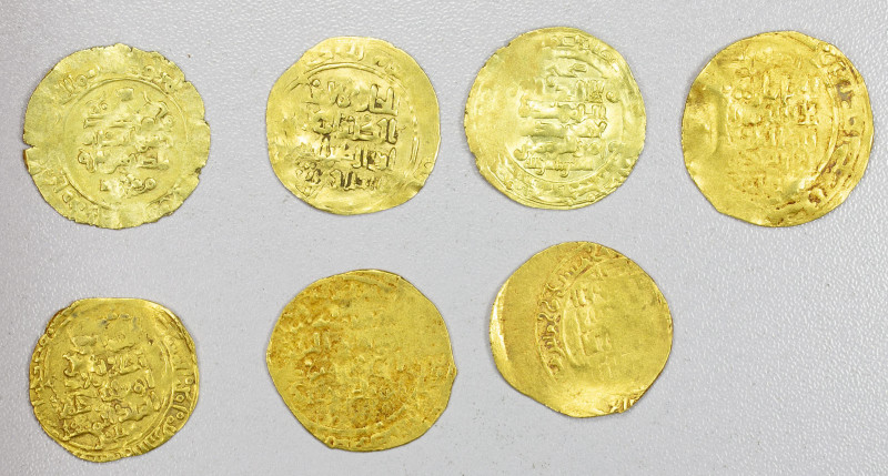 GREAT SELJUQ: LOT of 7 AV dinars, including Ghaznavid Mas'ud I (2 pcs, somewhat ...