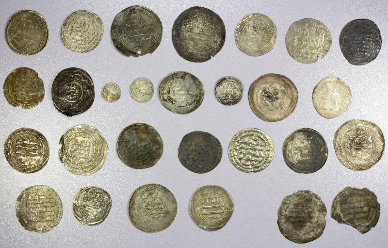 MEDIEVAL ISLAMIC: LOT of 26 silver coins, including Umayyad (2 pcs), Abbasid (2)...