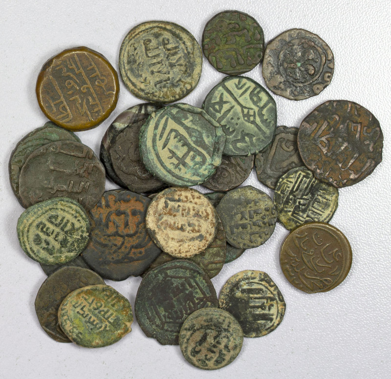 MEDIEVAL ISLAMIC: LOT of 25 copper coins, includes several Umayyad copper (commo...