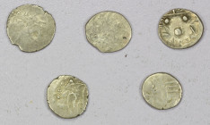 MULTAN: LOT of 5 silver dammas, Fishman-A1/A3, Mit-4905ff, 7th century, average weight 0.80g: completely stylized king's head // fire altar indicated ...