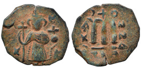 Arab Byzantine. Umayyad Caliphate, circa 641-660 AD. Fals (bronze, 4.32 g, 25 mm), uncertain mint. EN T૪TO NIKA Constans II standing facing, wearing c...