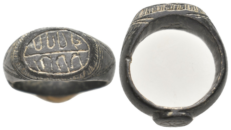 Roman bronze Ring 3st-5st Century AD.
The edges are skillfully decorated, with e...