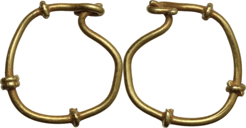 ANCIENT GOLD EARRING Ancient world, c. 5th century BC - 3rd century AD. Gold ear...