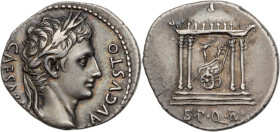 AUGUSTE (27 av. J.-C. - 14 apr. J.-C.)
Denier AR. 3,85g. Colonia Patricia, vers 18 av. J.-C.
A/ CAESARI-AVGVSTO. Tête laurée d’Auguste à droite.
R/ Te...