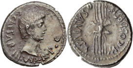 AUGUSTE (27 av. J.-C. - 14 apr. J.-C.)
Q. Salvidienus Salvius Rufus.
Denier AV. 3,95 g. Atelier itinérant.
A/ C. CAESAR III. VIR. R.P.C. Tête nue d’Oc...