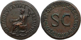 TIBÈRE (14-37)
Sesterce 27,36 g. Orichalque, Rome en 22-23
A/ CIVITATIBVS ASIAE RESTITVTIS. Tibère, lauré, assis à gauche, posant le pied droit sur un...