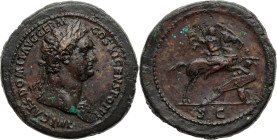 DOMITIEN (81-96)
Sesterce BR. 28,24 g. 
A/ IMP CAES DOMIT AVG COS XI CENS POT PP. Son buste lauré à droite avec l’égide. 
R/ Domitien sur un cheval ca...