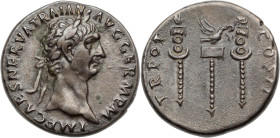 TRAJAN (98-11)
Cistophore AR. 10,25 g. Asie (Ephèse ?) (98-99)
D/ IMP CAES NERVA TRAIAN AVG GERM P M. Tête laurée à droite, l’épaule g. dr. de l’égide...
