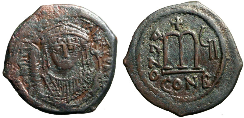 TIBERIO II COSTANTINO (578-582) Follis per Costantinopoli A/ VI. Busto frontale ...